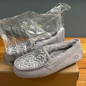 UGG UGGPlush Ansley Sequin Women’s 9 Shearling Style Leather Moccasin Slippers